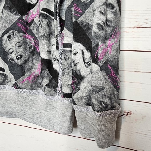 Marilyn Monroe Gray Iconic Graphic Reversible Sweatshirt - Picture 7 of 11